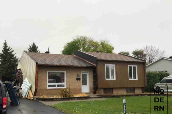 Maison unifamiliale en rénovation extérieure.